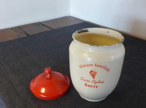 sugar tin with lid off